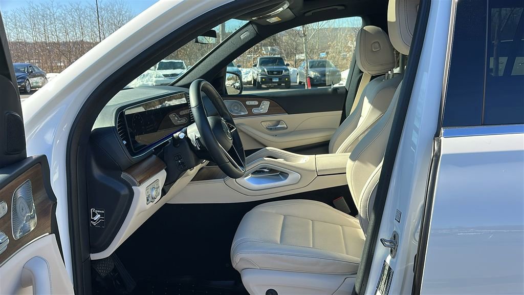 Used 2025 Mercedes-Benz GLS 450 4MATIC image 10