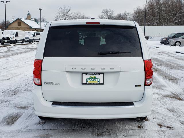Used 2016 Dodge Grand Caravan SE image 4