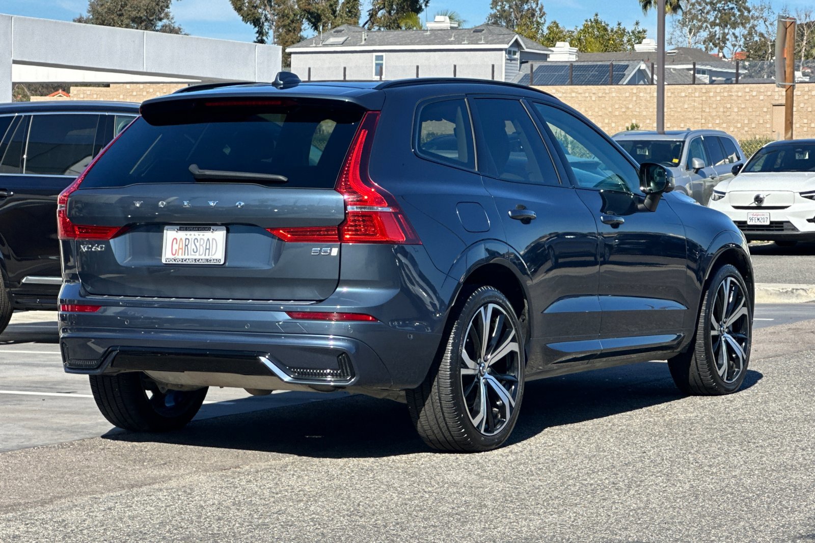 Certified 2023 Volvo XC60 B5 Ultimate w/ Protection Package Premier image 4