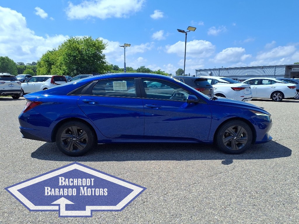 Used 2023 Hyundai Elantra SEL image 2