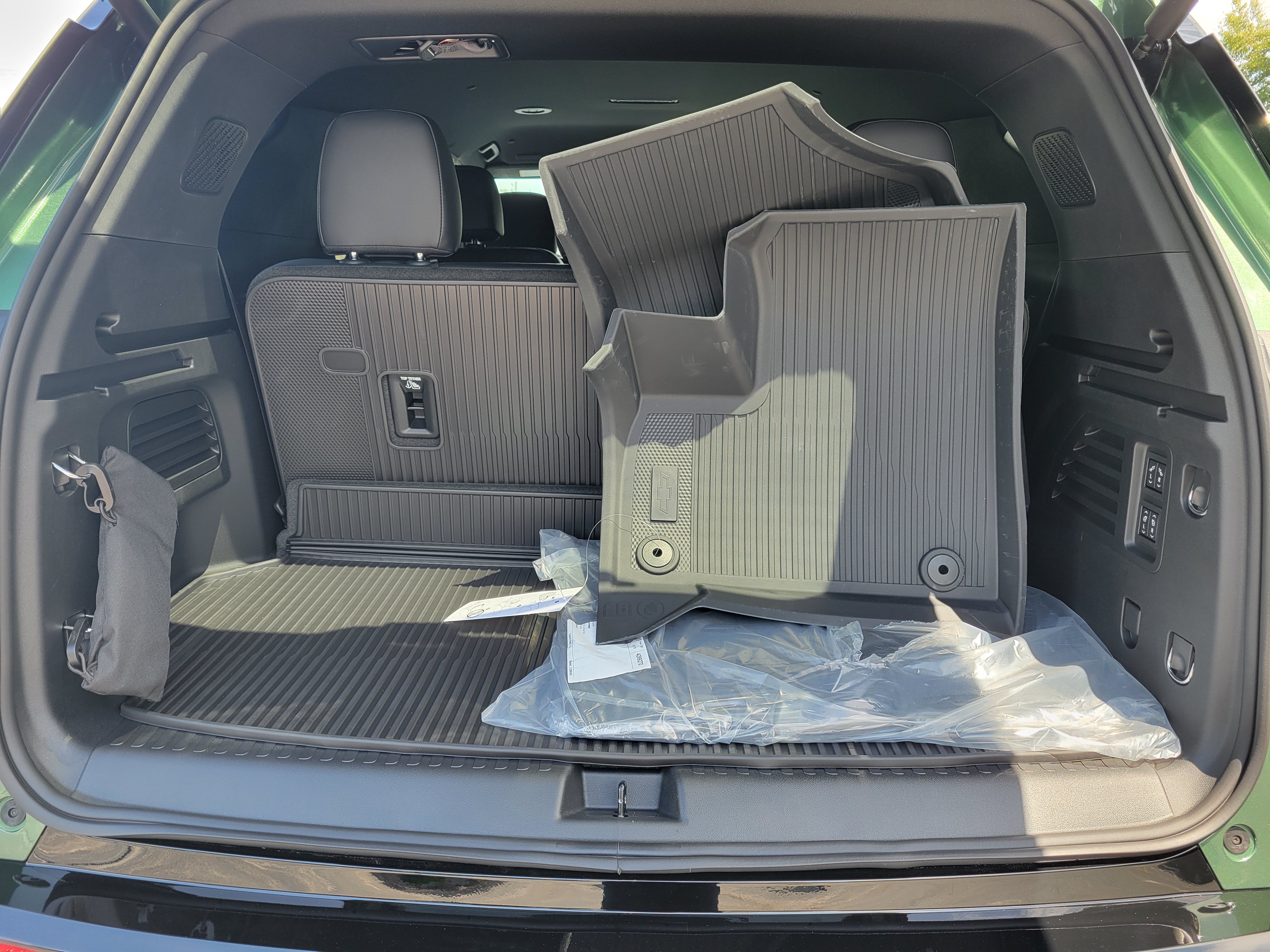 New 2027 Chevrolet Traverse RS w/ LPO, Floor Liner Package FWD image 7
