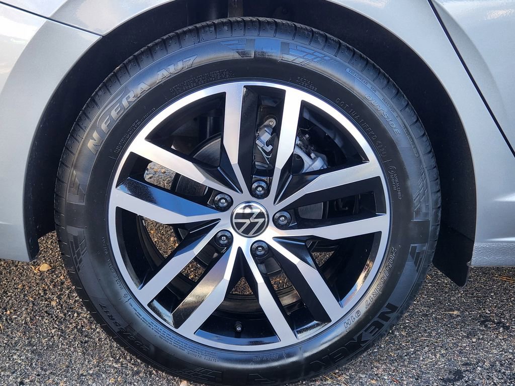 Certified 2025 Volkswagen Jetta SE image 14