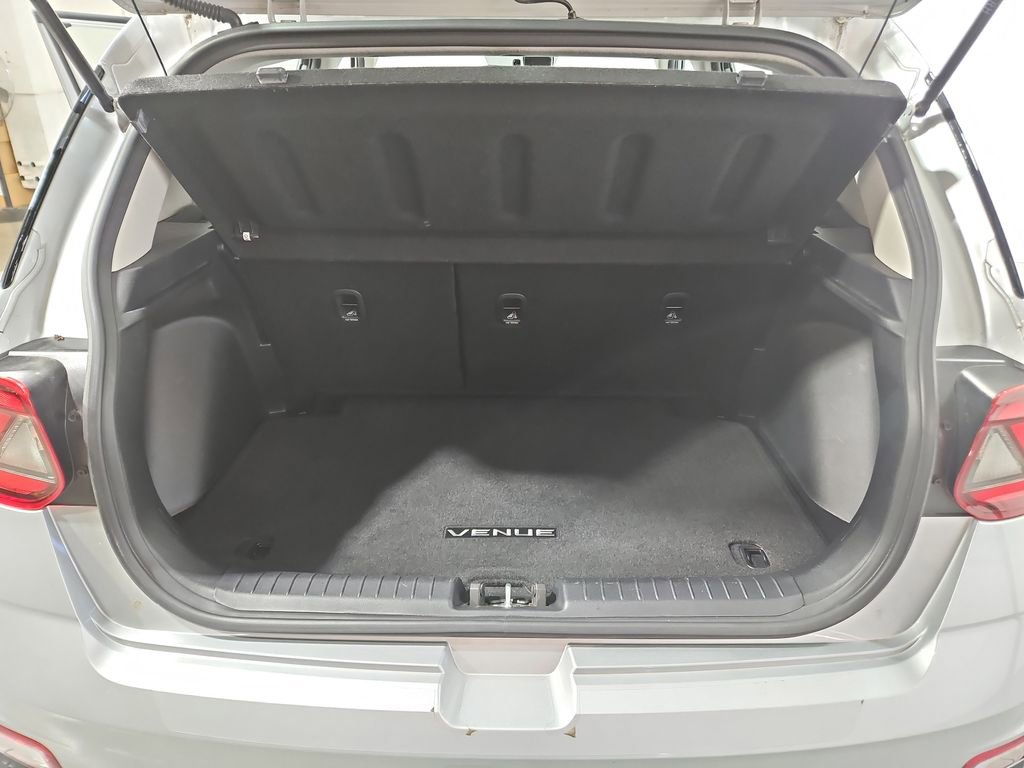 Used 2022 Hyundai Venue SEL image 23