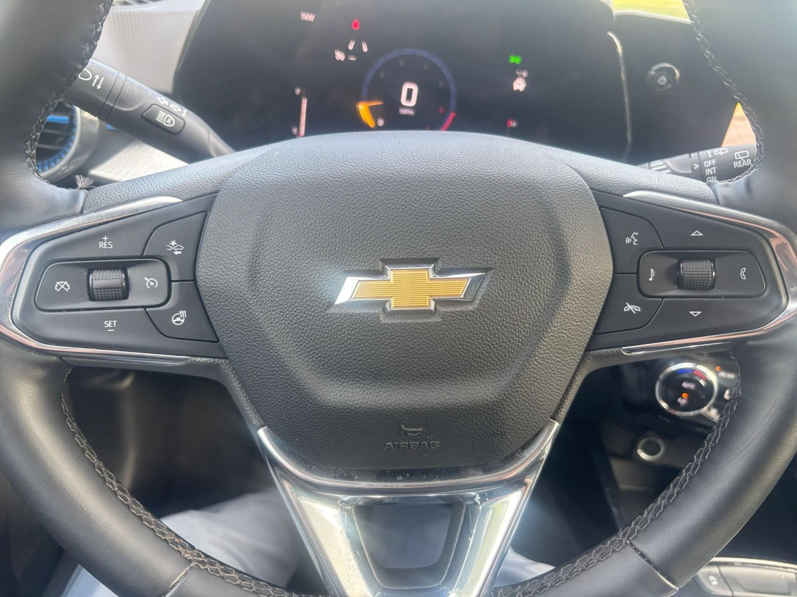 Used 2025 Chevrolet Trax LT w/ LT Convenience Package FWD image 28