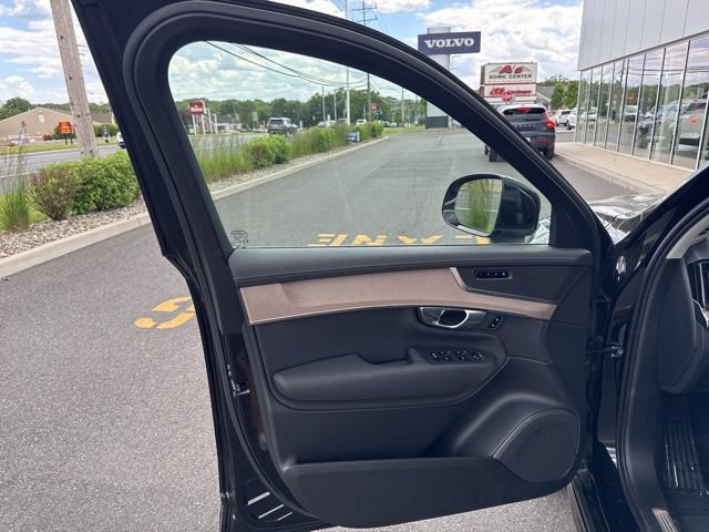 Certified 2025 Volvo XC90 B6 Plus AWD/4WD image 19