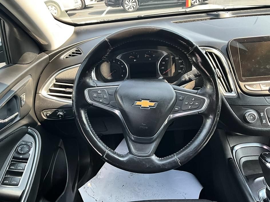 Used 2018 Chevrolet Malibu LT FWD image 31