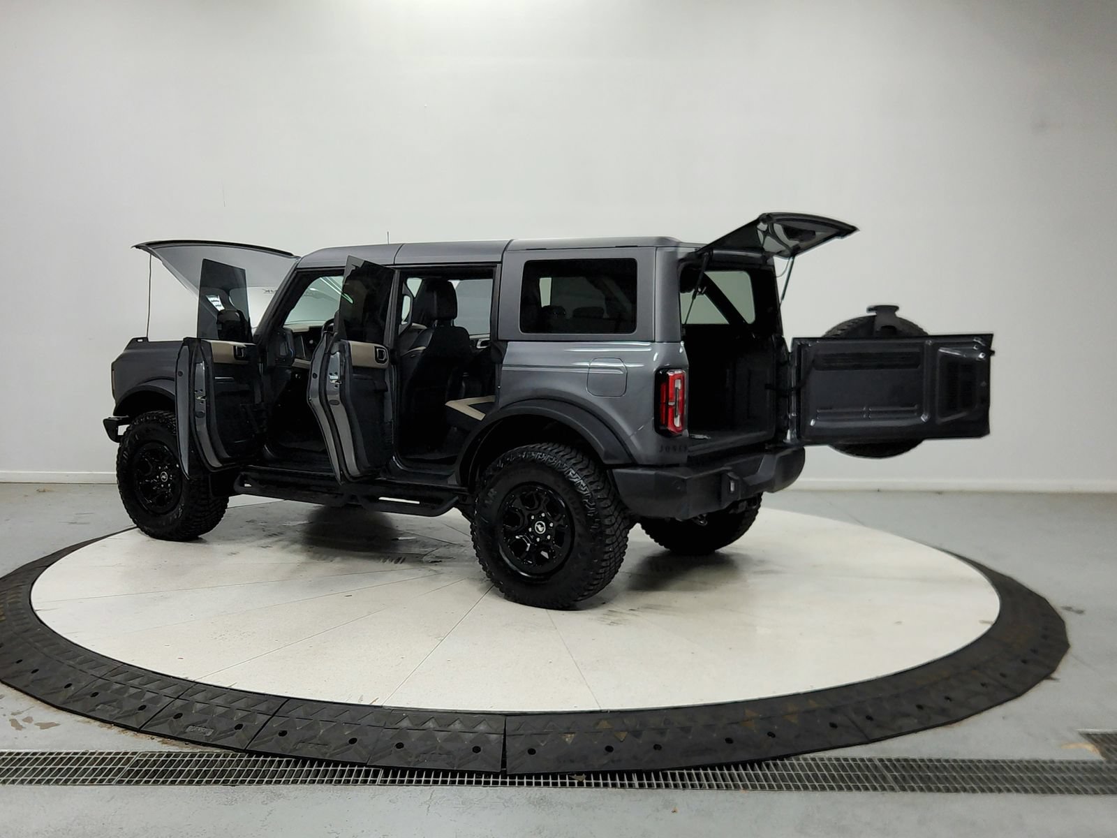 Used 2024 Ford Bronco Wildtrak AWD/4WD image 14