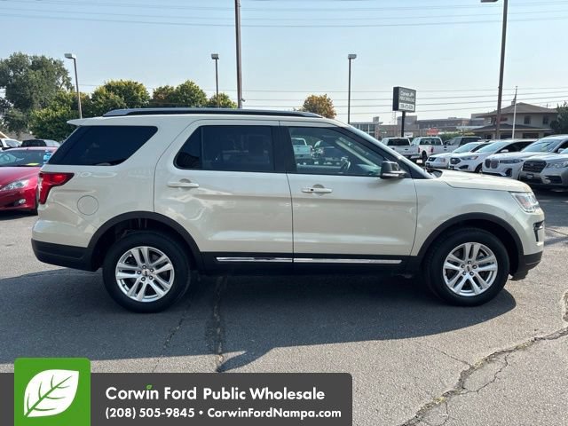 Used 2018 Ford Explorer XLT w/ Equipment Group 202A AWD/4WD image 4