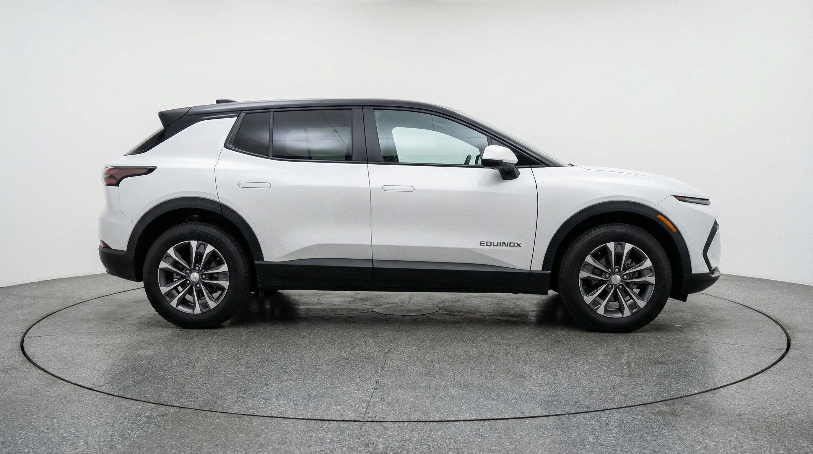 Used 2025 Chevrolet Equinox LT FWD image 11