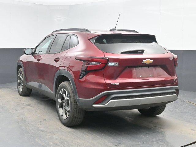 Used 2024 Chevrolet Trax LT w/ Driver Confidence Package FWD image 7