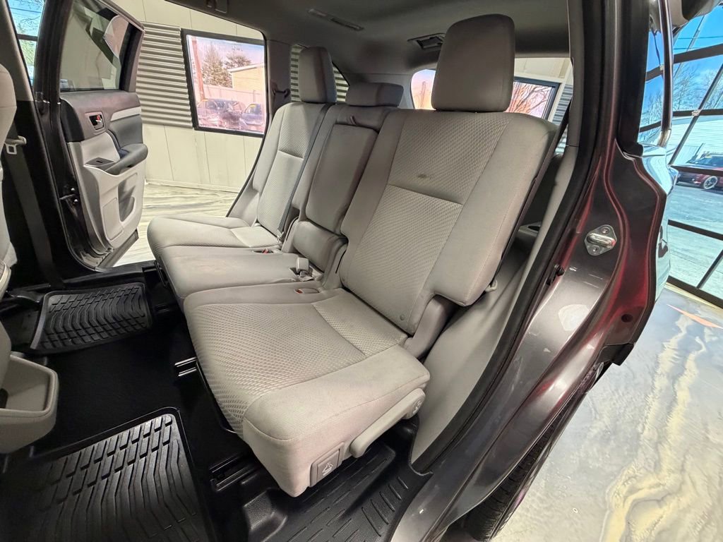 Used 2015 Toyota Highlander LE image 8