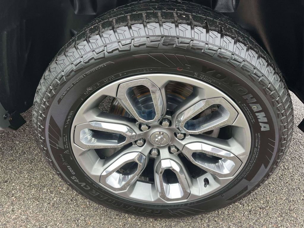 Used 2020 RAM 1500 Laramie w/ Sport Appearance Package AWD/4WD image 37