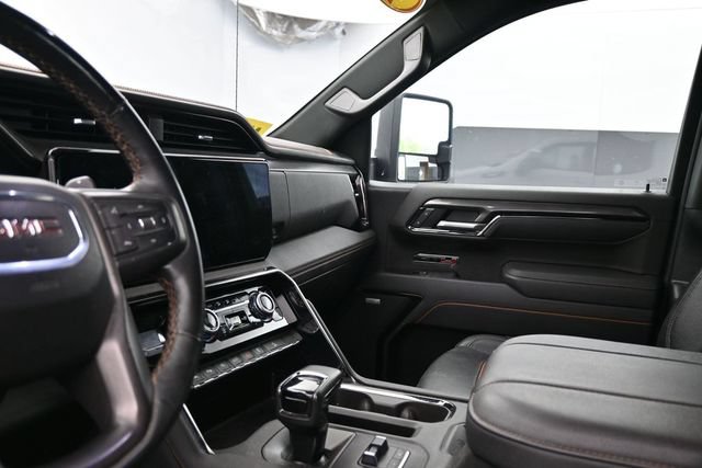 Used 2025 GMC Sierra 1500 AT4 w/ Technology Package AWD/4WD image 18