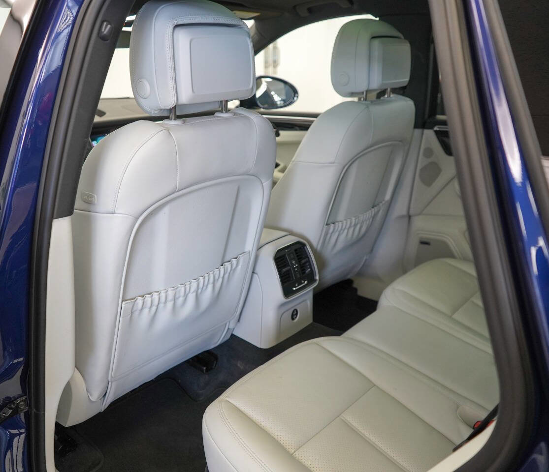 Used 2024 Porsche Macan image 62