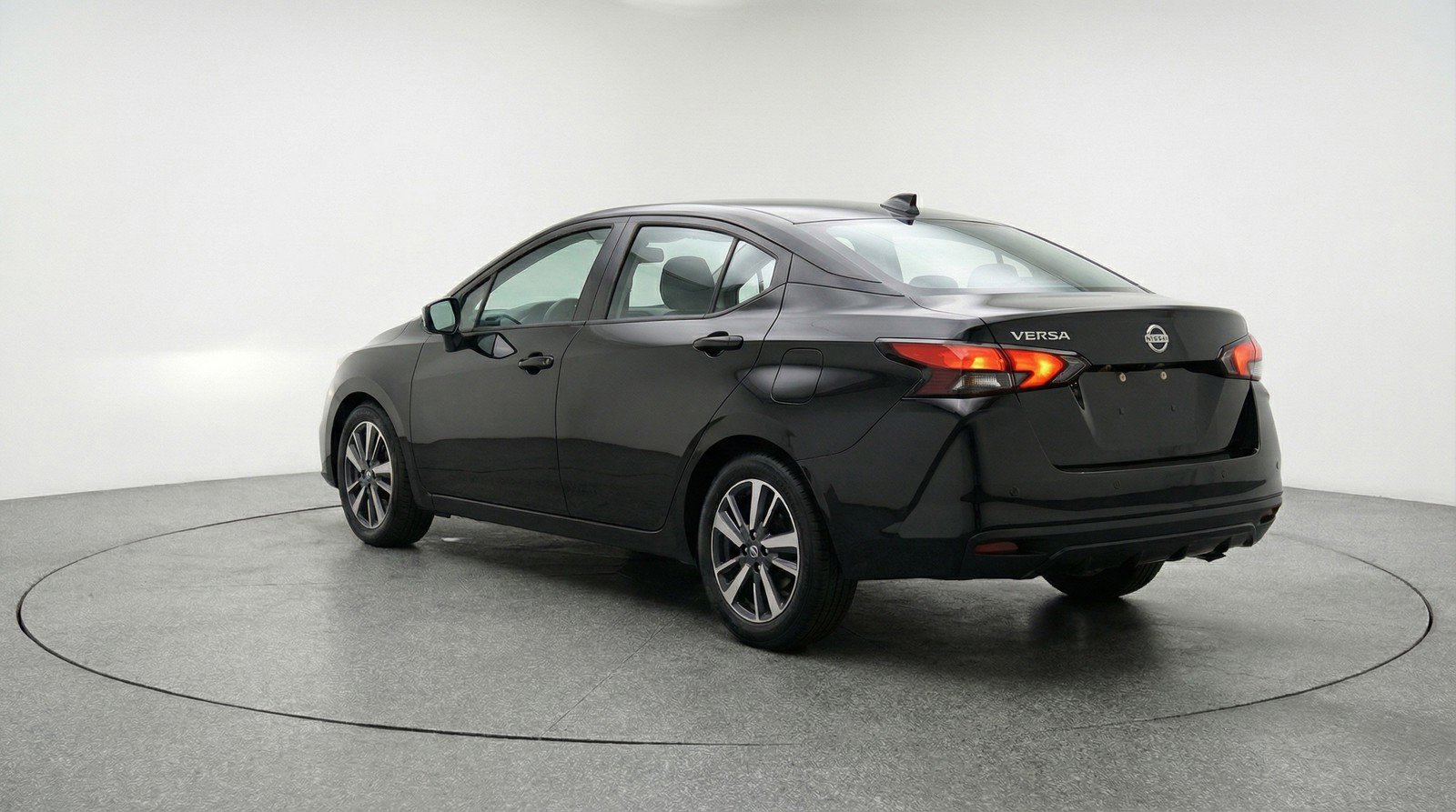 Used 2025 Nissan Versa SV image 6