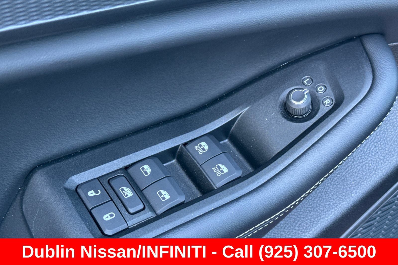 Used 2025 Jeep Grand Cherokee Laredo X w/ Luxury Tech Group I RWD image 13