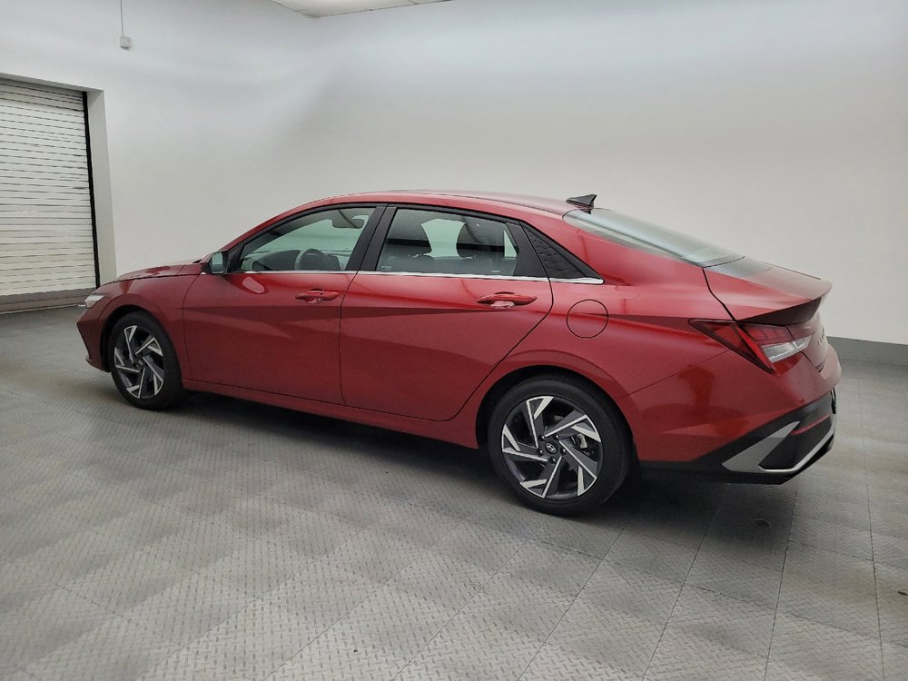 Used 2025 Hyundai Elantra SEL FWD image 3