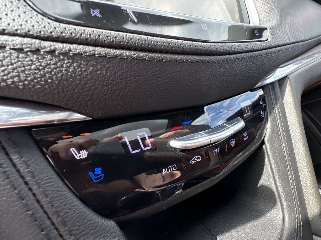 Used 2020 Cadillac XT5 Premium Luxury w/ LPO, Floor Liner Package FWD image 24