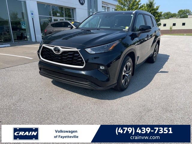 Used 2024 Toyota Highlander XLE