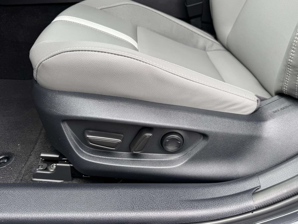 Used 2025 Toyota Camry SE FWD image 20