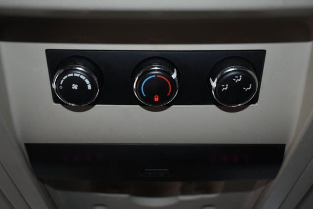 Used 2013 Dodge Grand Caravan SXT w/ Rear Park Assist Pkg image 33