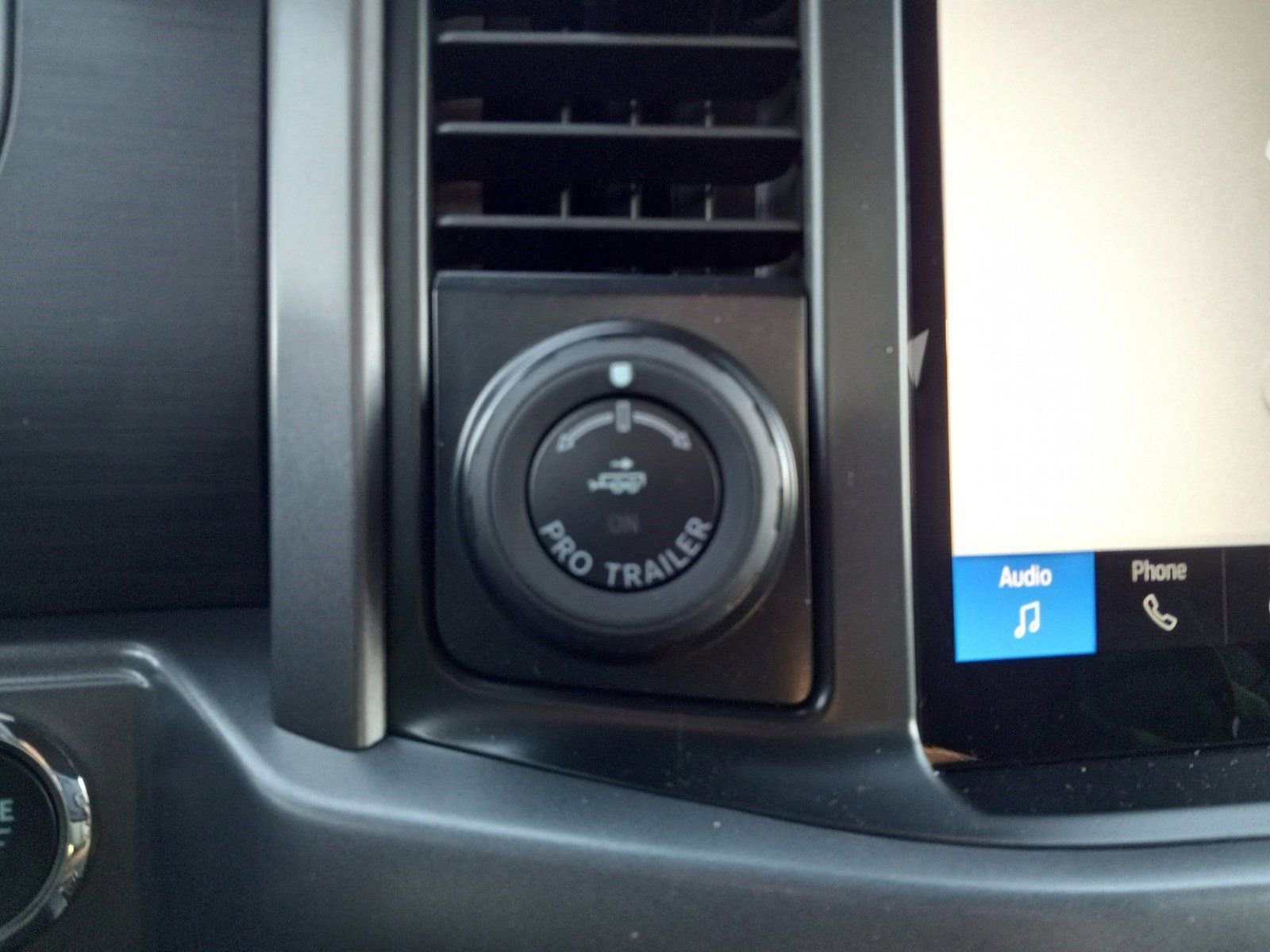 New 2025 Ford F150 XLT w/ Equipment Group 302A MID AWD/4WD image 19