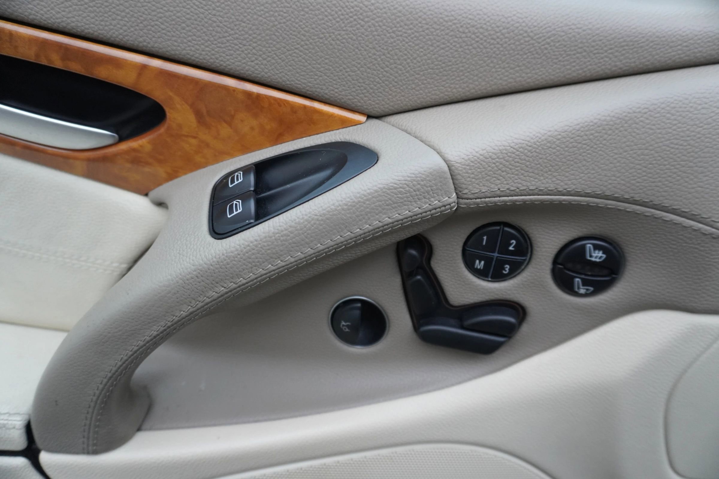 Used 2004 Mercedes-Benz SL 500 image 18