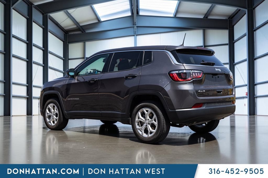 Used 2024 Jeep Compass Sport AWD/4WD image 26