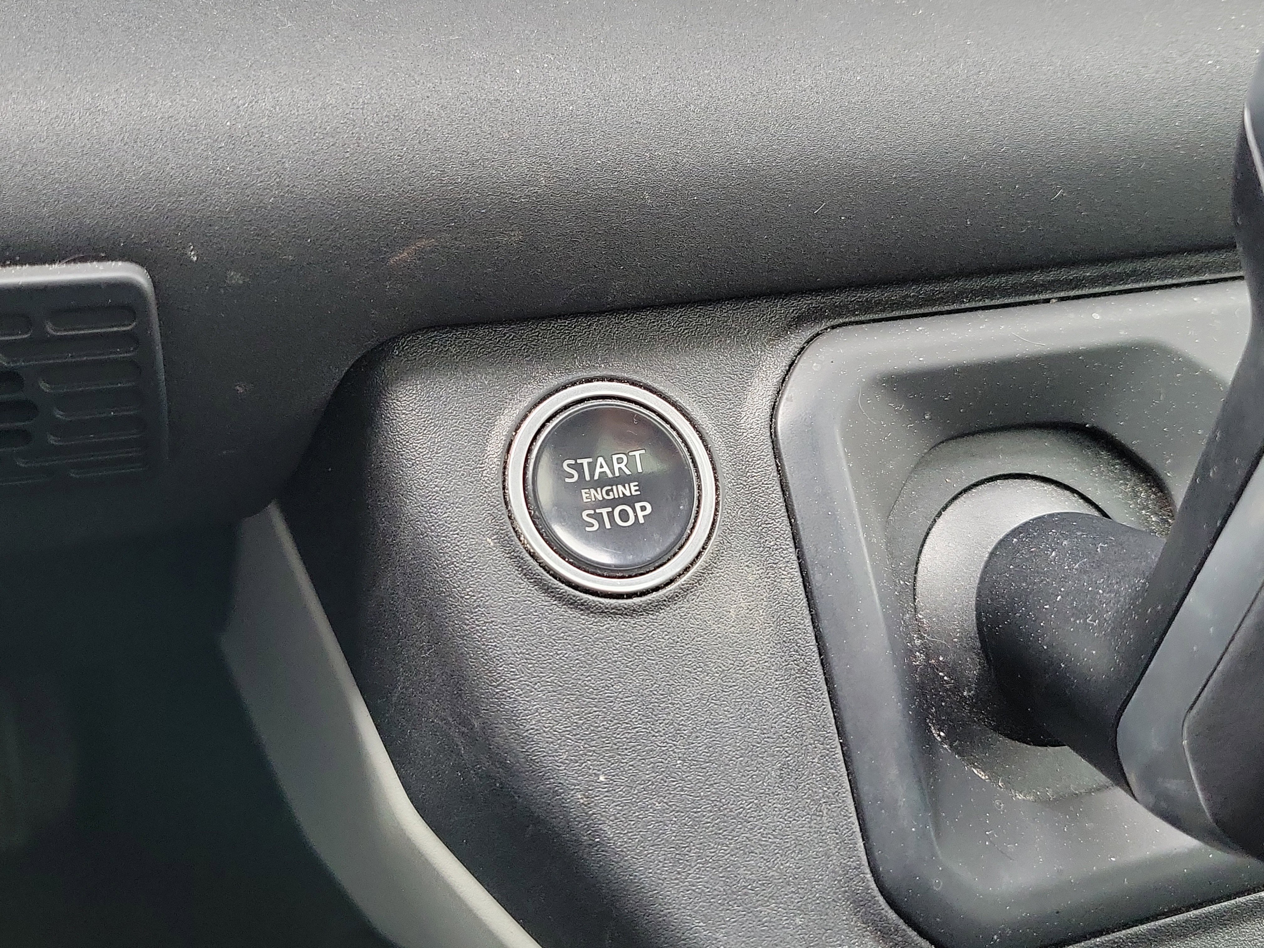 Used 2020 Land Rover Defender 110 SE image 32