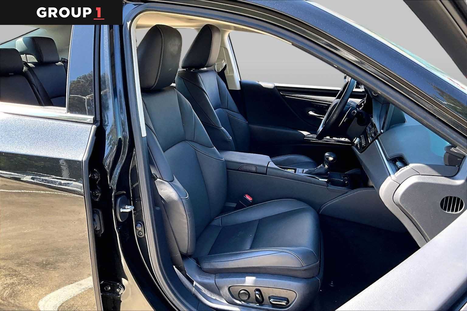 Used 2025 Lexus ES 350 w/ Premium Package FWD image 8