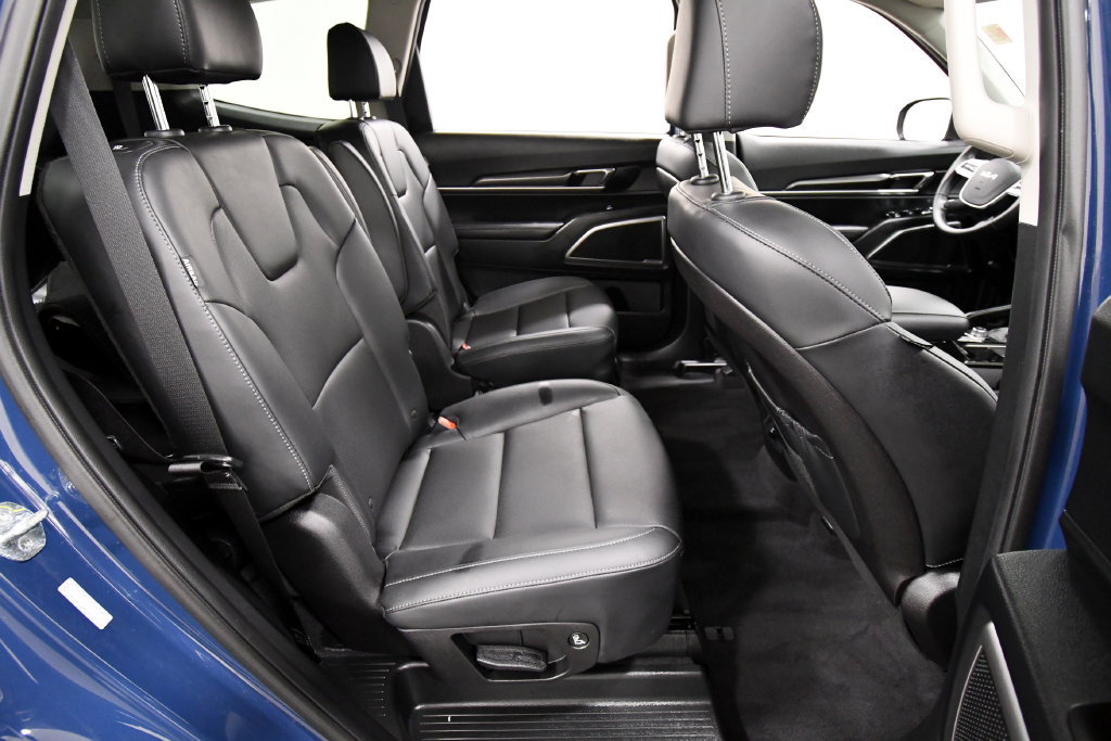 Certified 2024 Kia Telluride S w/ S Sunroof Package AWD/4WD image 18