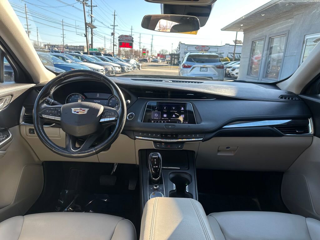 Used 2020 Cadillac XT4 Luxury w/ Cold Weather Package image 19