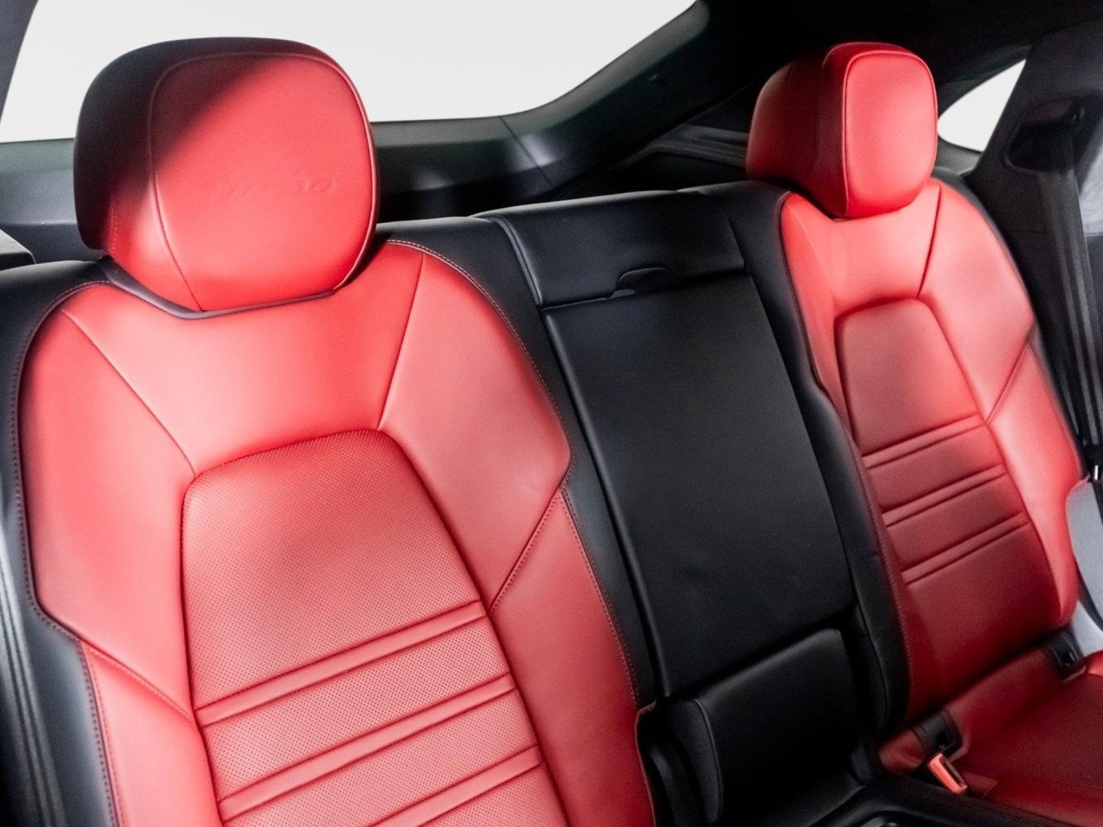 Used 2022 Porsche Cayenne Turbo image 31