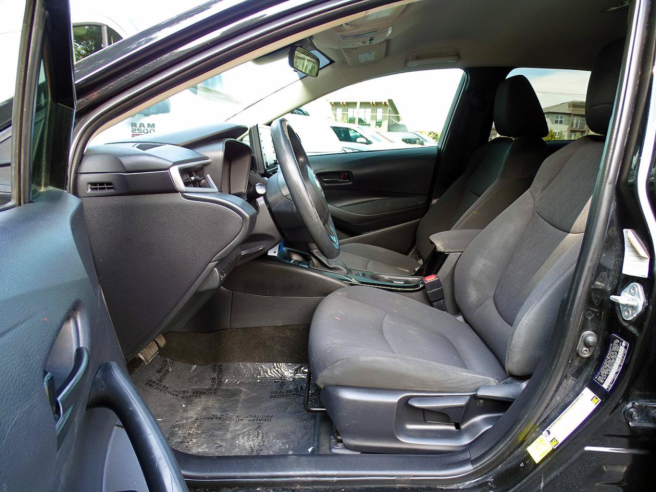 Used 2022 Toyota Corolla LE FWD image 11