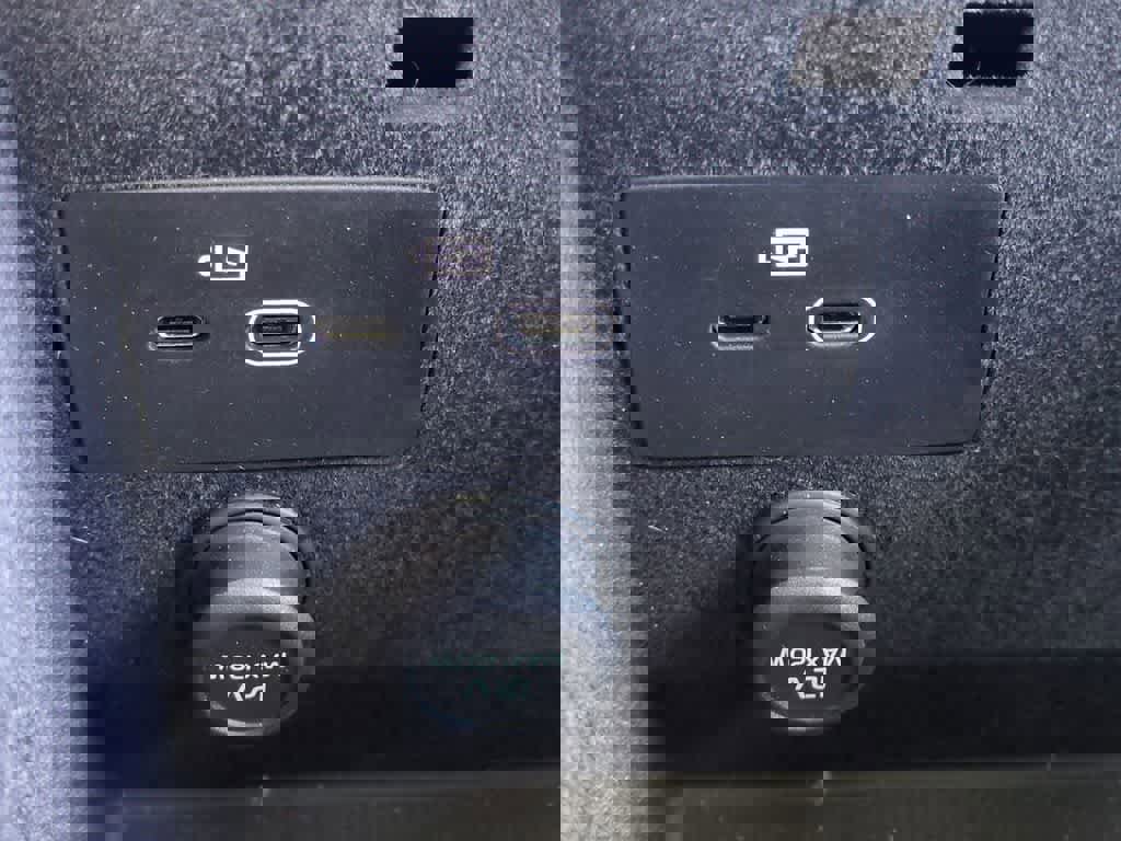 Certified 2025 Volvo XC90 B5 Core w/ Protection Package Premier image 30