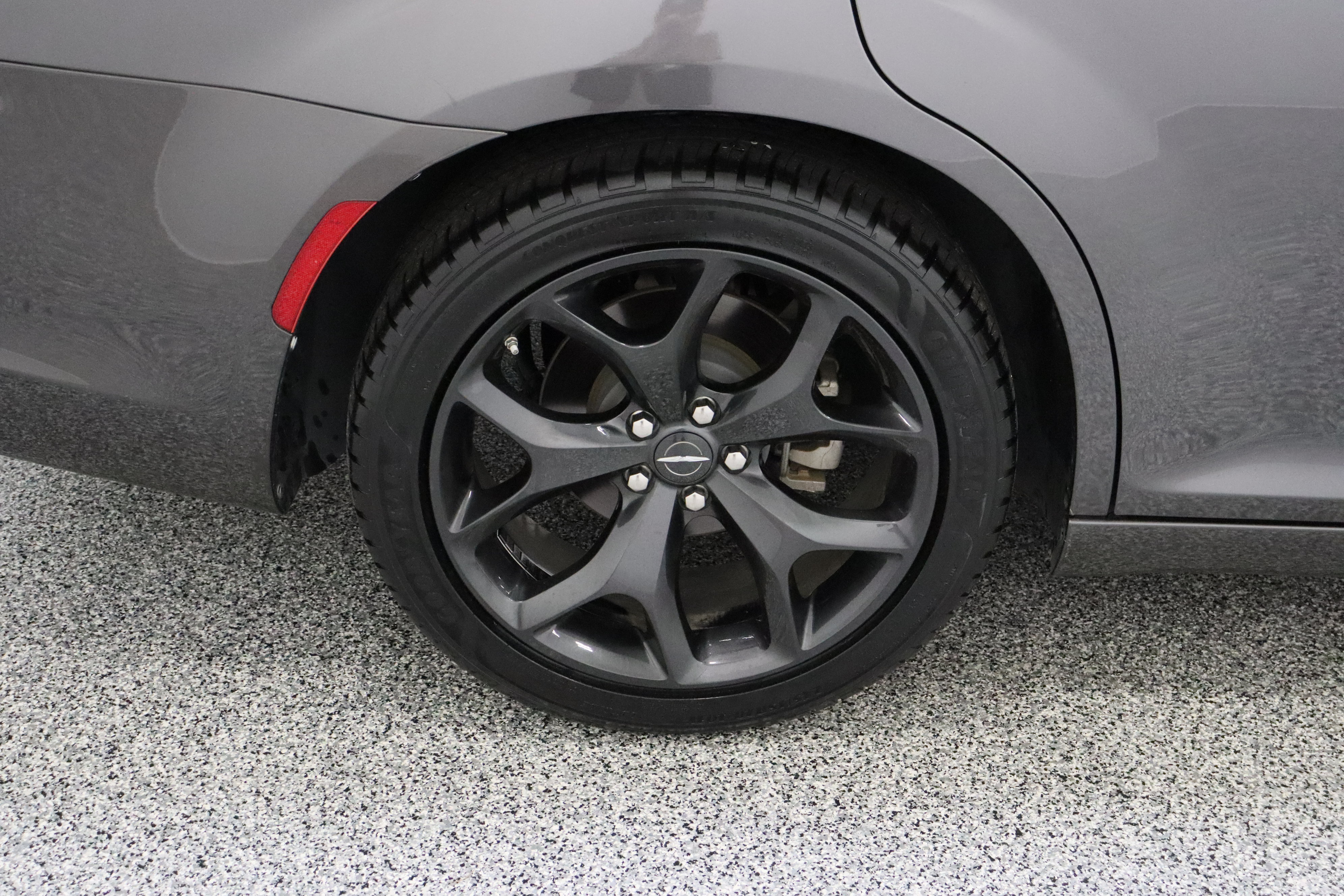 Used 2023 Chrysler 300 Touring w/ Sport Appearance Package RWD image 6