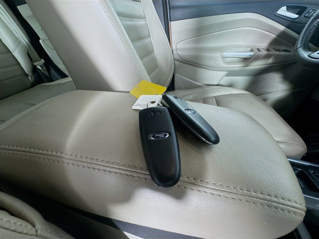 Used 2017 Ford Escape Titanium FWD image 39