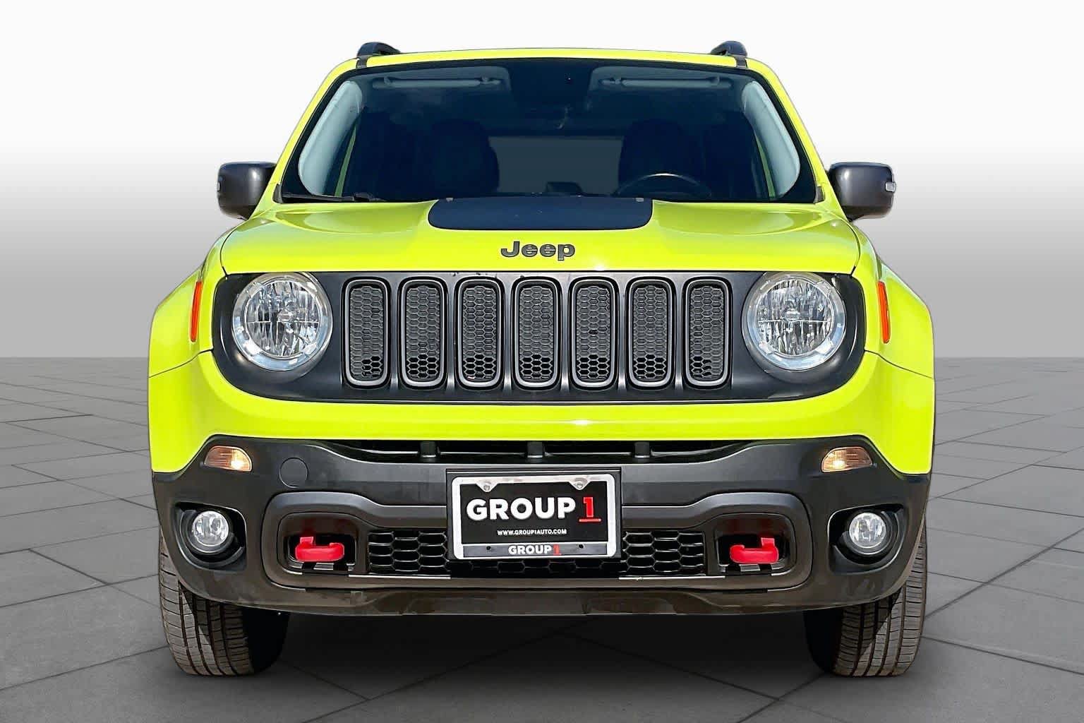 Used 2017 Jeep Renegade Trailhawk w/ Premium Trailhawk Package AWD/4WD image 4