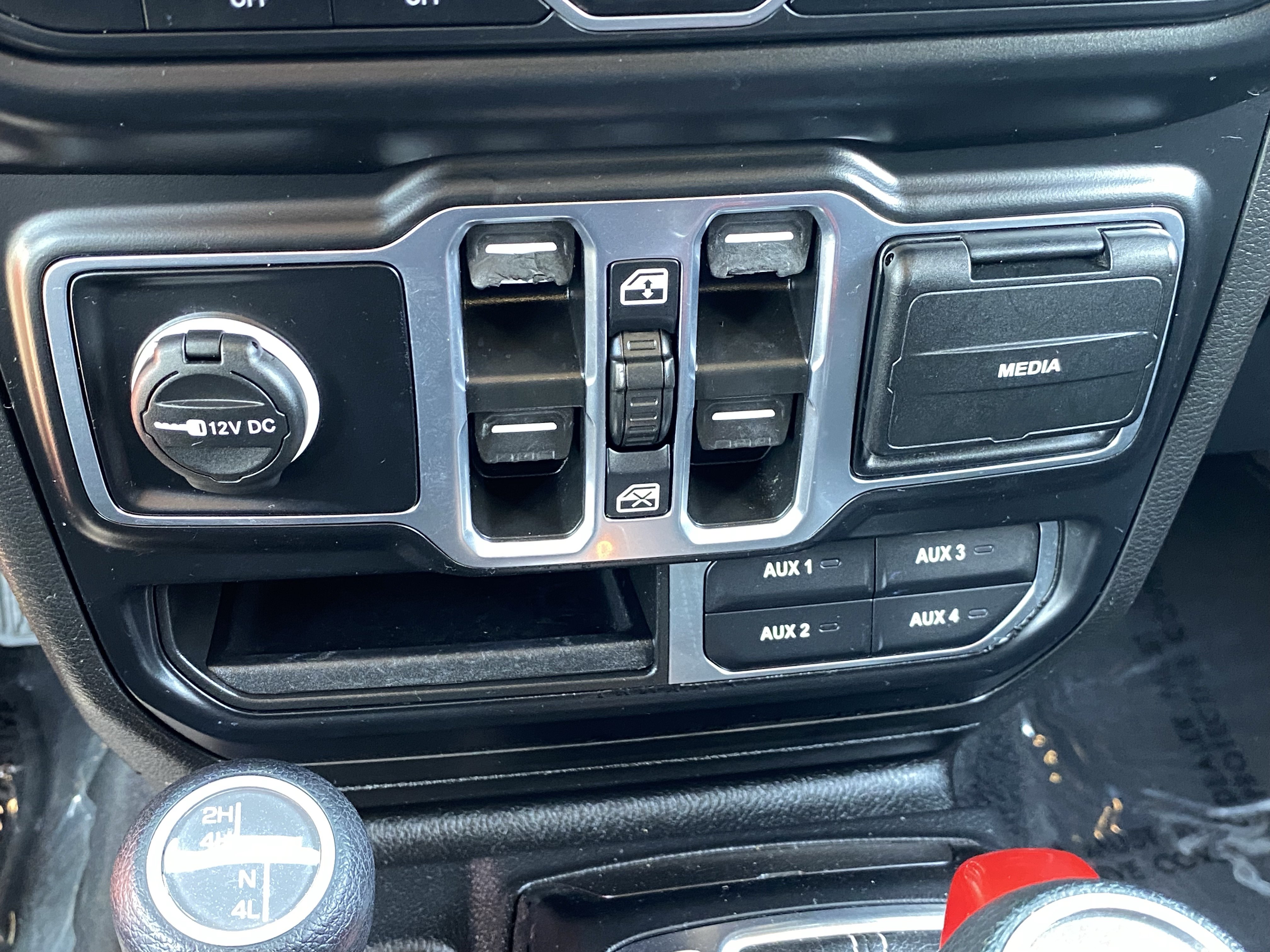 Used 2023 Jeep Wrangler Unlimited Sahara w/ Cold Weather Group AWD/4WD image 24