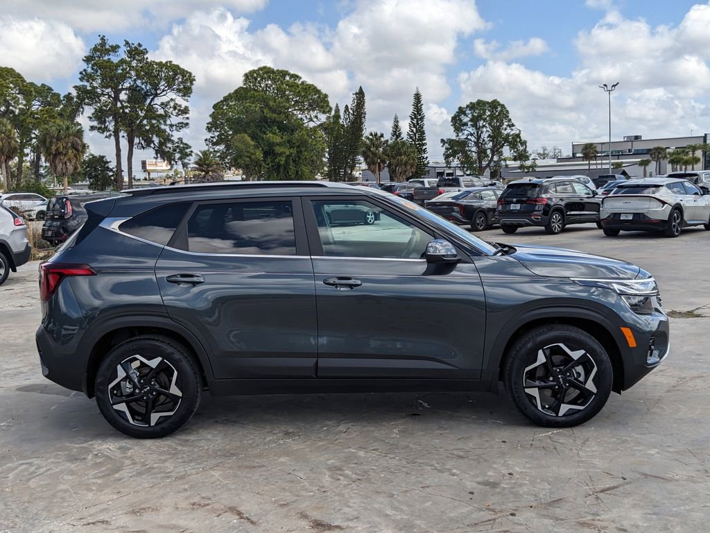 Certified 2025 Kia Seltos EX image 9