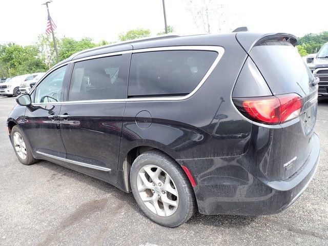 Used 2018 Chrysler Pacifica Touring-L Plus w/ Tire & Wheel Group FWD image 4