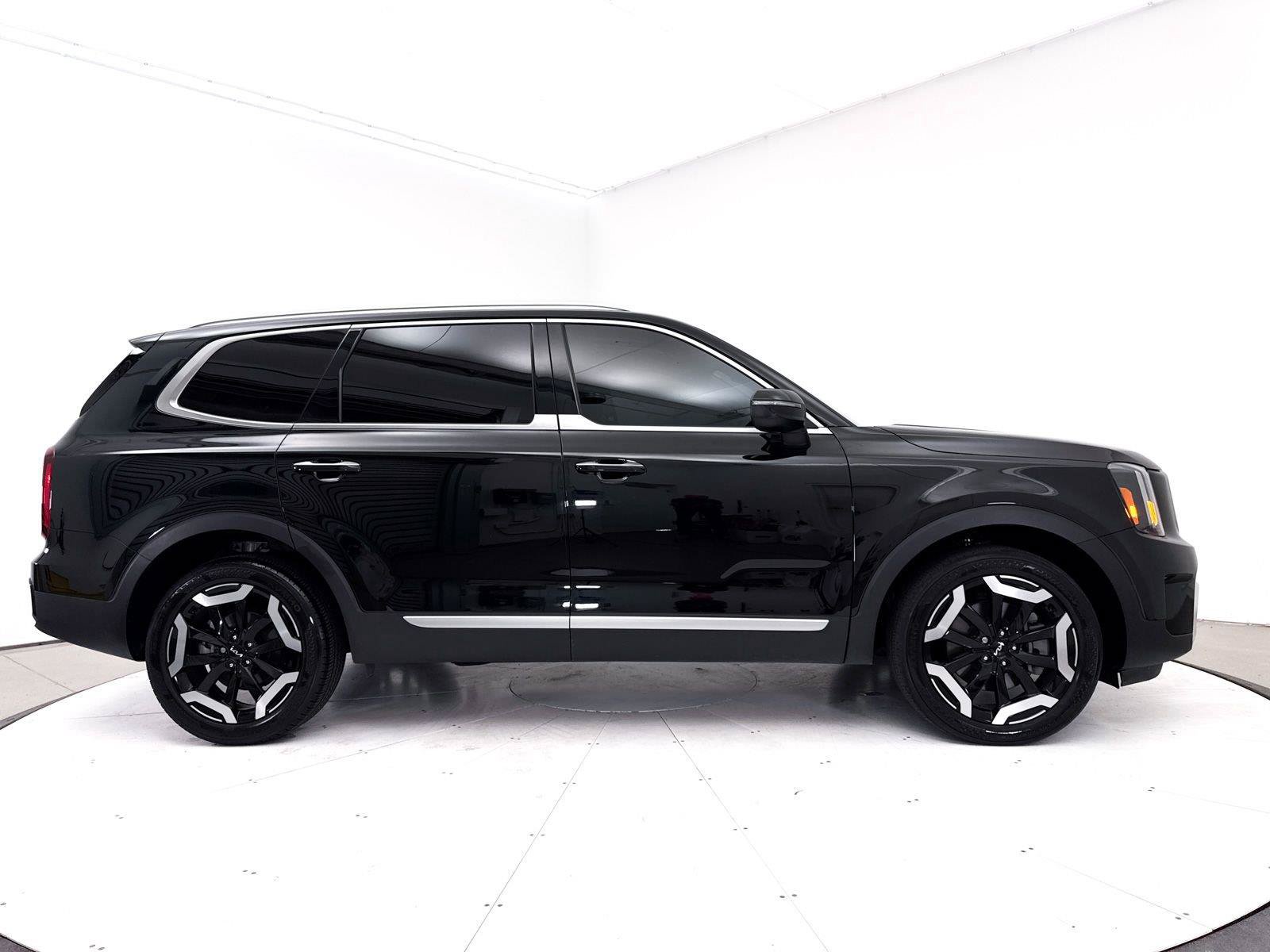 Certified 2024 Kia Telluride S w/ S Sunroof Package FWD image 39
