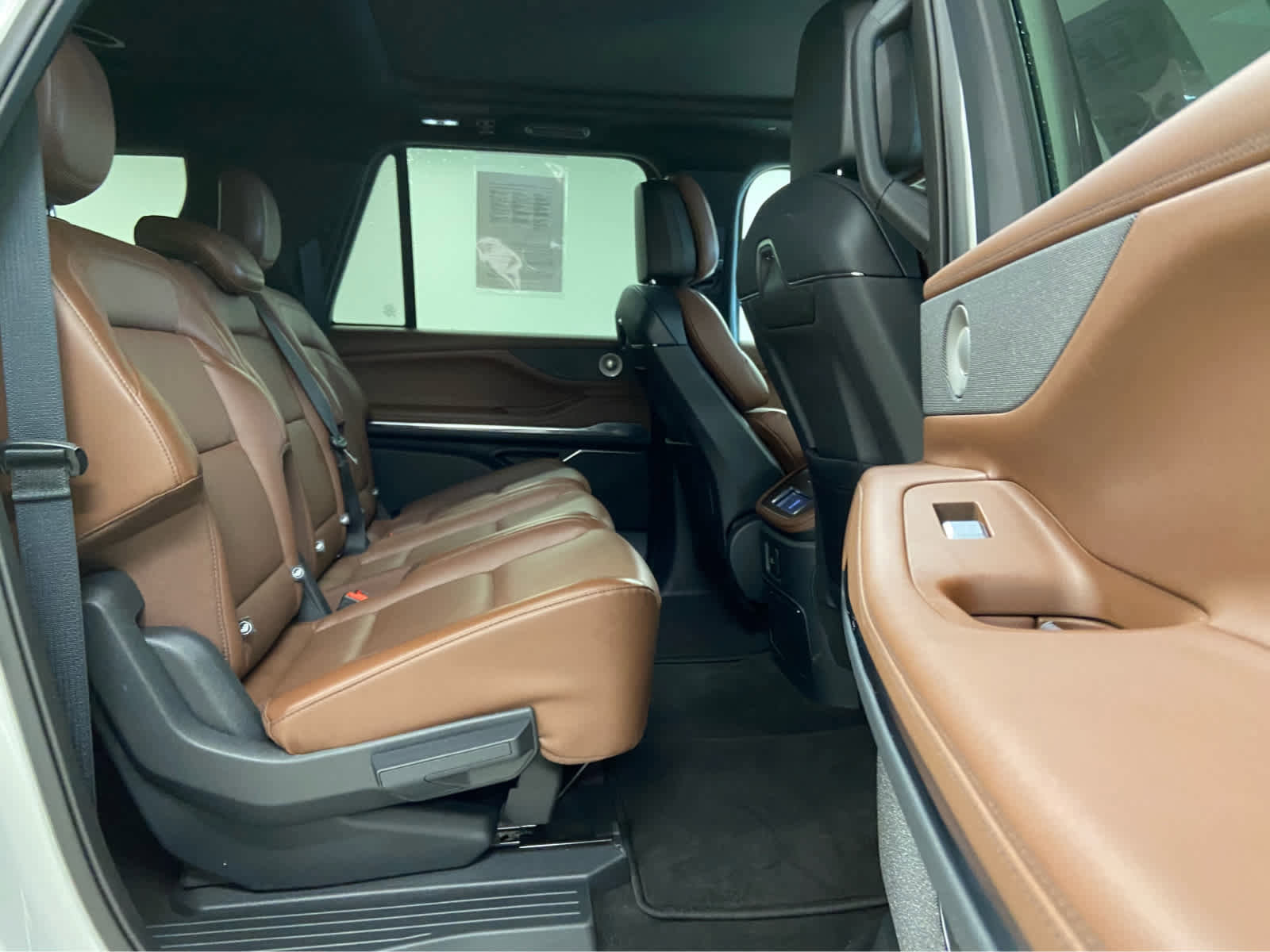 Used 2025 Lincoln Navigator L Reserve AWD/4WD image 21