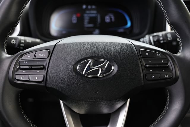 Used 2025 Hyundai Venue SEL FWD image 32