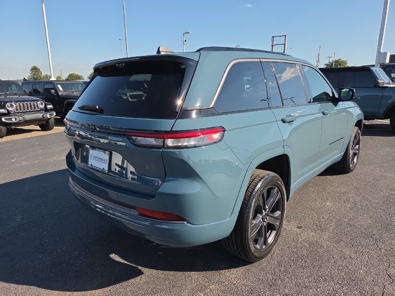 New 2027 Jeep Grand Cherokee Limited AWD/4WD image 30