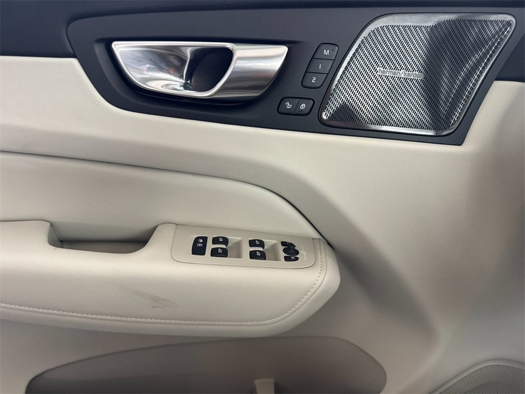 New 2026 Volvo XC60 T8 Ultra w/ Climate Package image 10