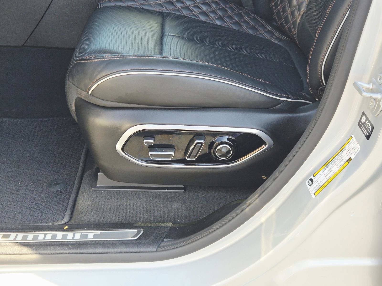 Used 2025 Jeep Grand Cherokee L Summit AWD/4WD image 42