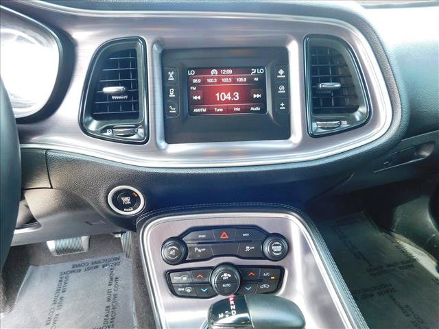 Used 2016 Dodge Challenger SXT w/ Driver Convenience Group RWD image 21