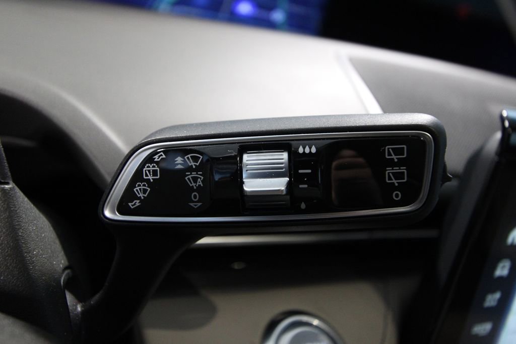 Used 2025 Lincoln Nautilus Premier image 16