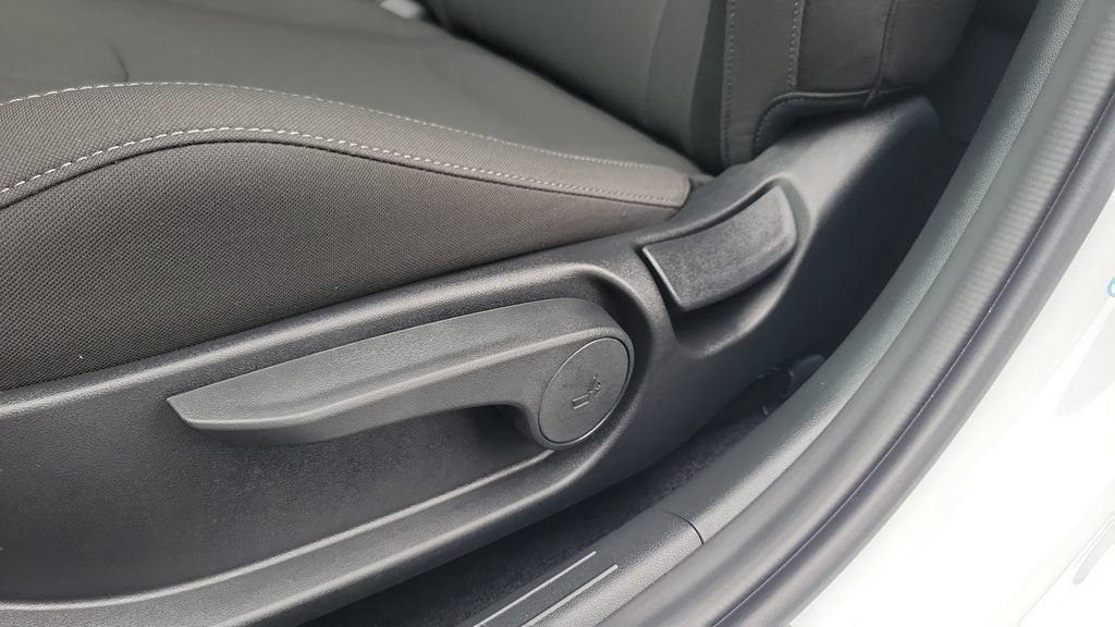 Certified 2025 Hyundai Elantra SEL FWD image 16